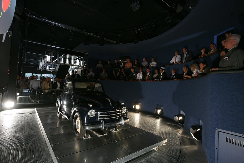 Das Autotheater: Per Signalknopf bestimmen die Besucher ihr Lieblingsfahrzeug.