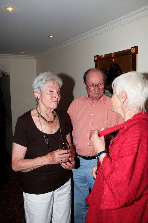 Ehrenmitglied Sylvia Müller mit Ehemann Beat im Gespräch mit Anne Regula Keller.