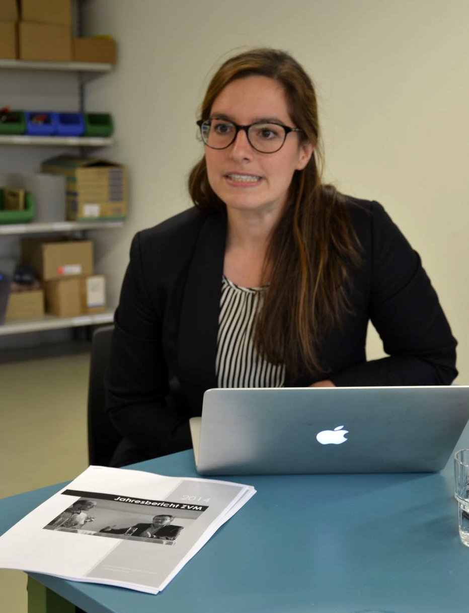 Janine Teissl von impressum liefert aktuelle Infos aus dem Zentralsekretariat in Fribourg.