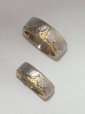 White and yellowgold 750, Ladies ring with 1 diamond