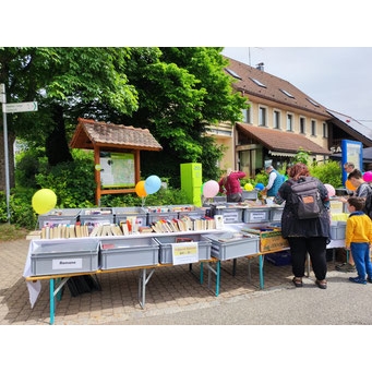 Bücherflohmarkt am Naturparkmarkt Görwihl