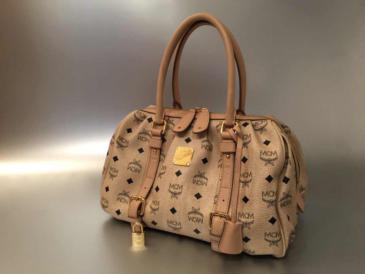 MCM Visetos Vintage Boston Bag in Beige Ankauf Verkauf Second Hand Designertaschen und Accessoires