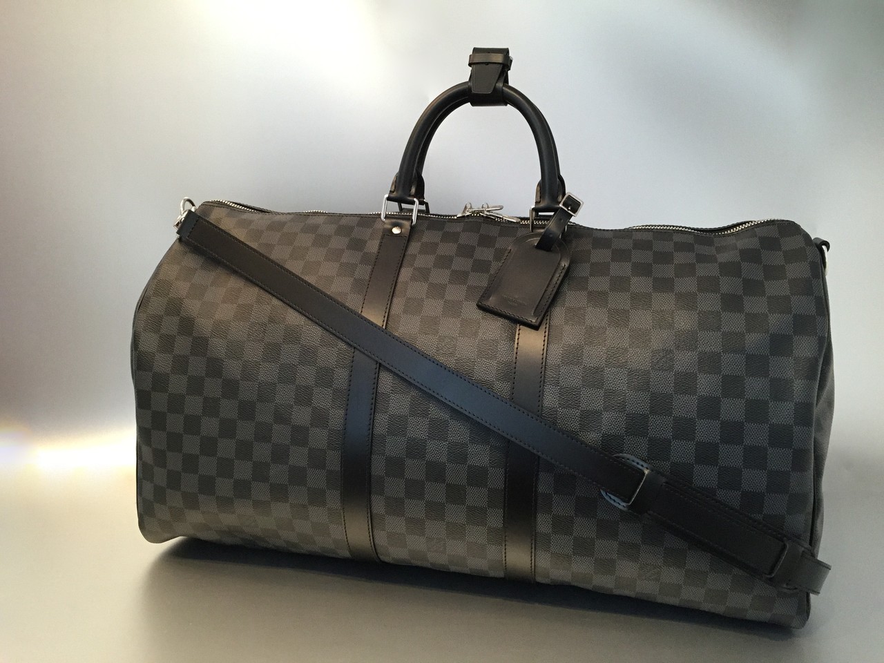 Louis Vuitton Damier Graphite Keepall Bandouliere 55 Duffle with Strap  9lk822s For Sale at 1stDibs