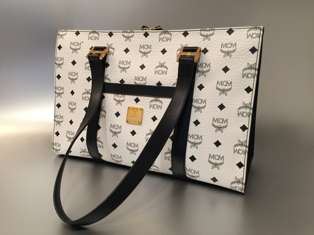 MCM Heritage Shopper in Schwarz/Weiß Ankauf Verkauf Second