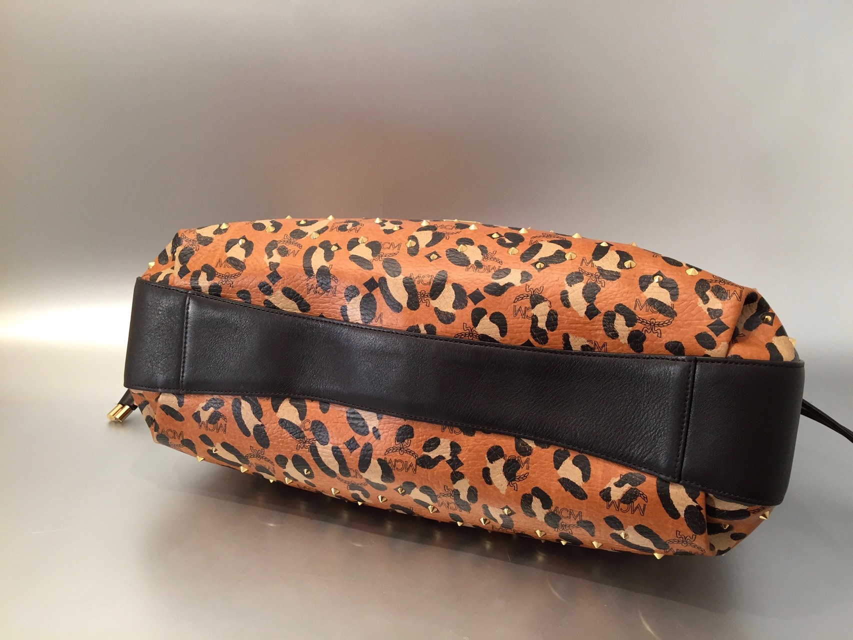 Mcm leopard bag 2025