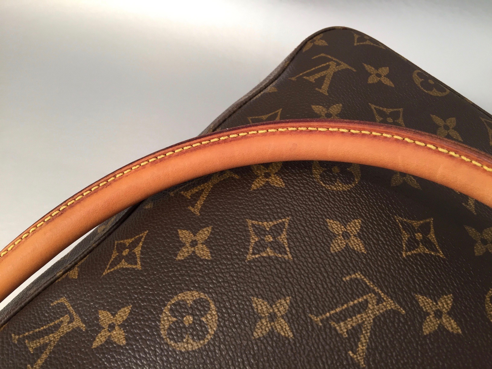 Die Louis Vuitton Looping im Vergleich – Glück & Glanz CGN GmbH