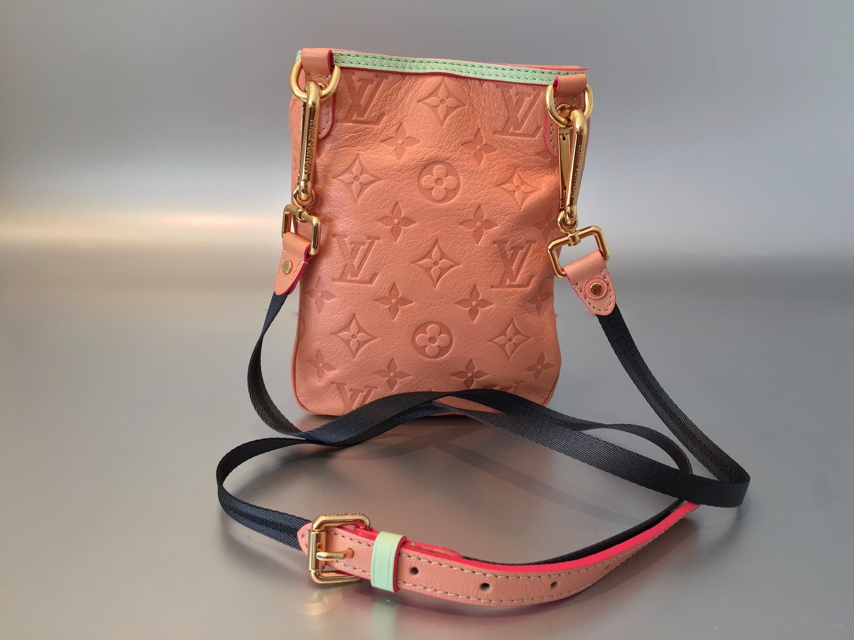 LOUIS VUITTON Monogram Underground Messenger Rose 1273713