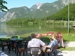 Relaxen am neuen Strandbad in Obertraun