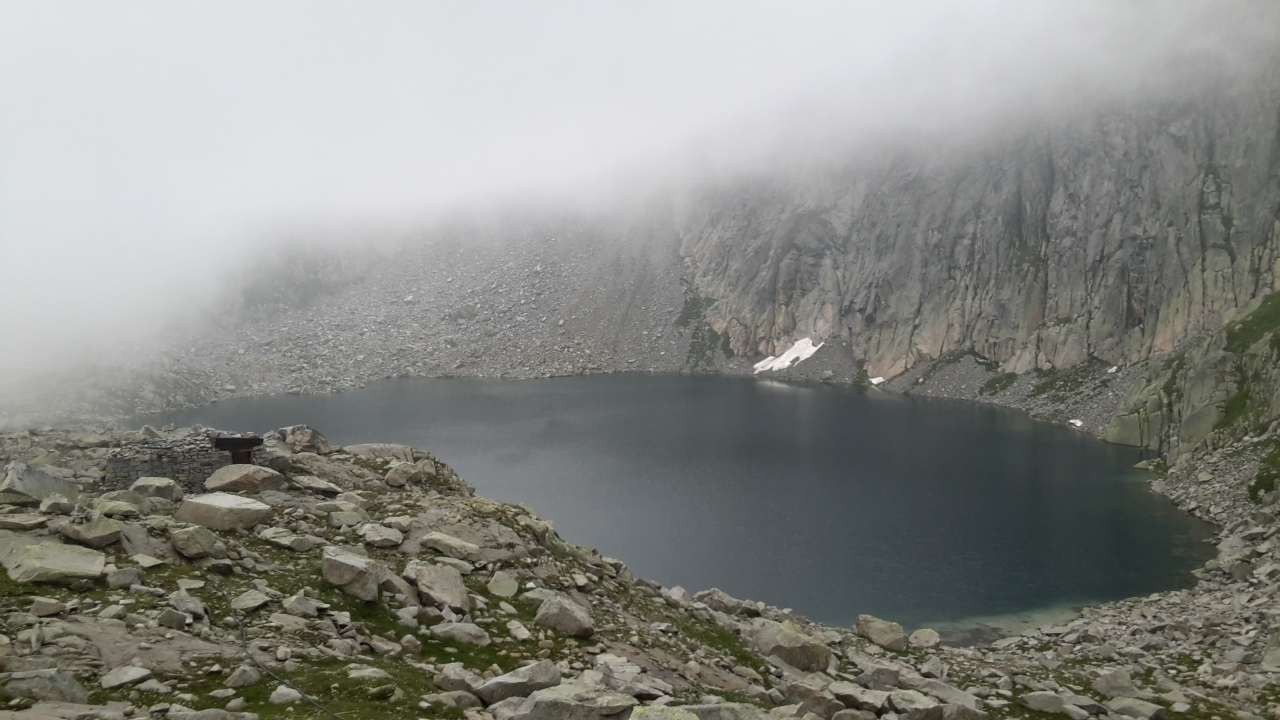 Lago ai piedi della Cima d'Asta