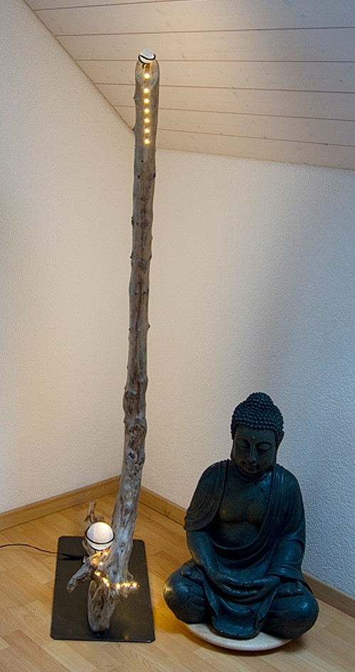 Ausstellungsfotos Schwemmholzlampen Atelier Holz Licht Evelyne