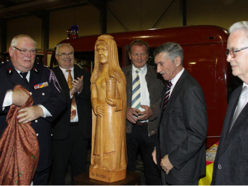 La statue en bois de sainte Barbe, patronne des pompiers, a été offerte au musée par l’ancien maire de Vieux-Ferrette Jean-Pierre Rucklin,et dévoilée par Alphonse Hartmann et René Geyller