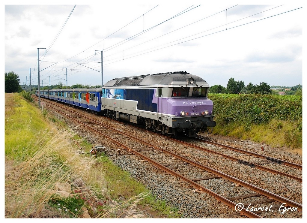 la CC 72074 le 29 juillet 2010 avec des RIB pour Saintes, peu avant Clisson.