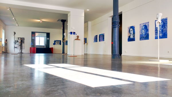ausstellung im Blauen Haus, foto, blick in den ausstellungsraum