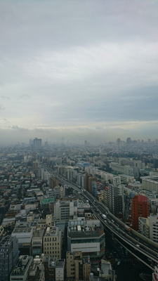 2018年3月9日（金曜日）豪雨明けの朝　小雨の都心はもやがかかったように