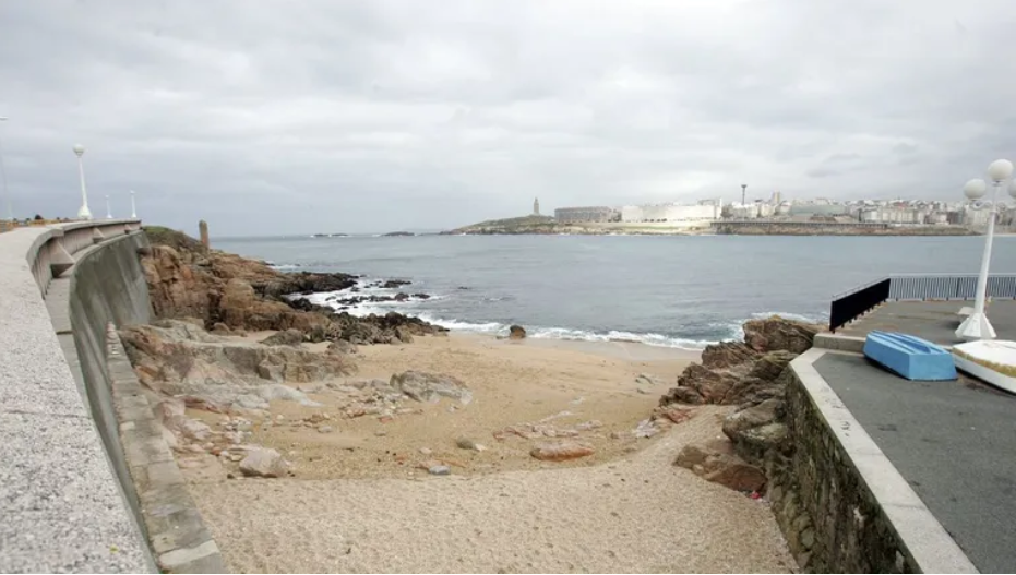 Los perros podrán acceder todo el año a las calas de San Roque y Amorosas de A Coruña