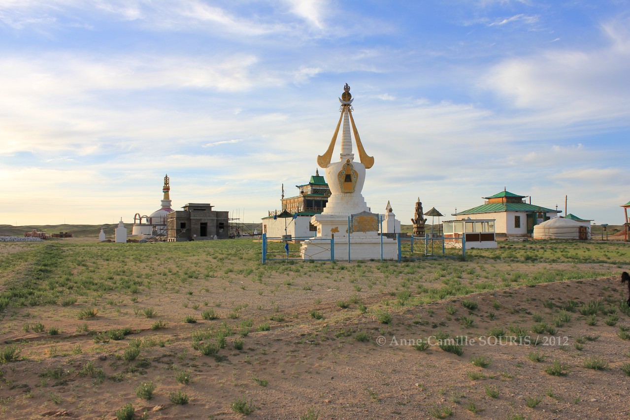 Khamariin Khiid - centre d'énergie et monastère bouddhiste situé près de Sainshand