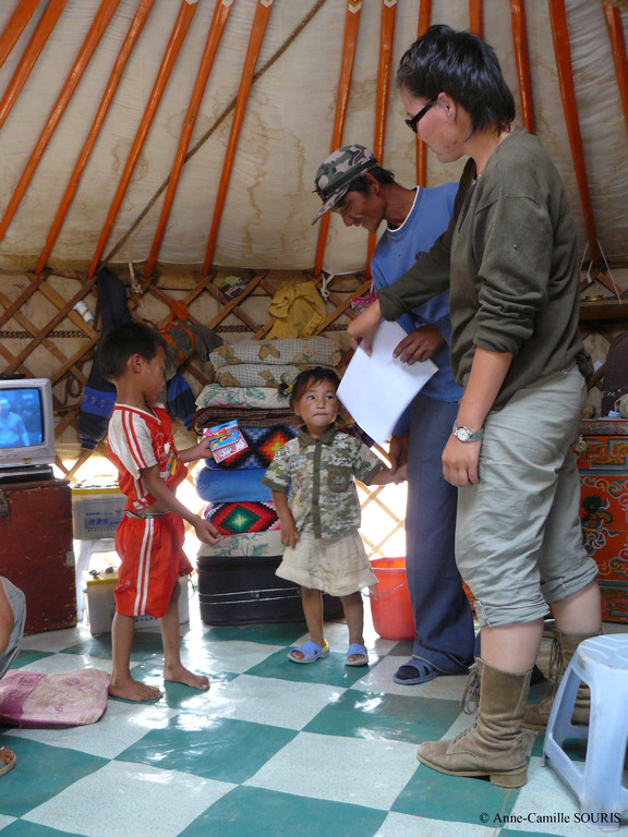 Distribution de coloriages sur le Khulan_Dornogovi aimag_été 2008