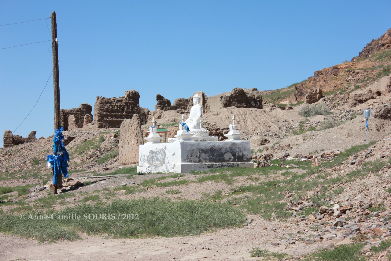 Ulgii Khiid - statue du Buddha construite en 2010 par Mr. ADYASUREN de Khatanbulag