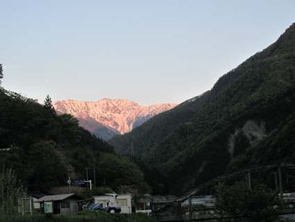 夕日に染まる赤石岳