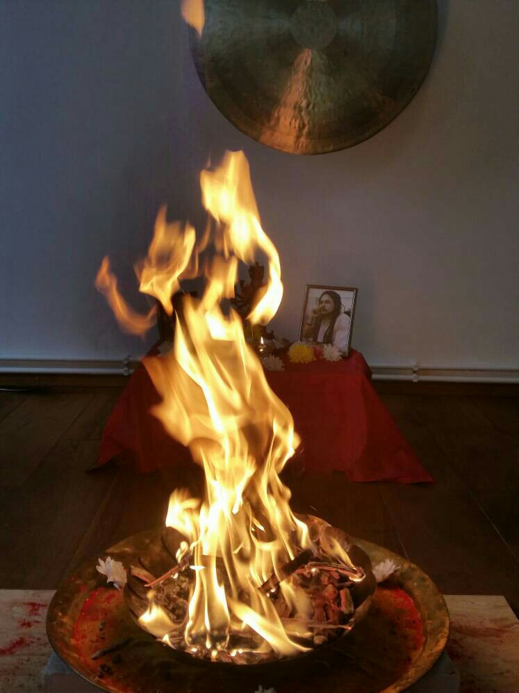 Indoor-Kali Maa Yagna Puja zur Einweihung eines Raumes für Heilarbeit