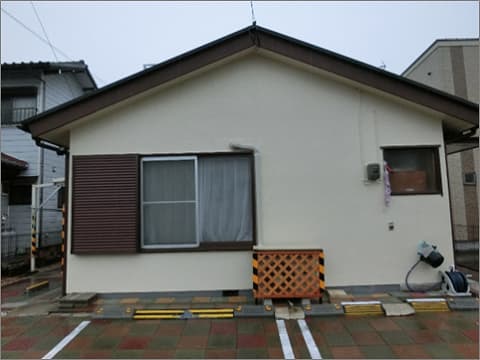平屋部分の外壁塗装完了後