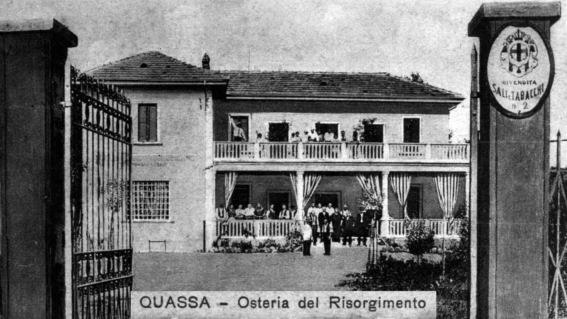 Ispra, via Mongini ang. via Vecchia Varesina; osteria del Risorgimento. Cortesia O. Santacatterina ©.