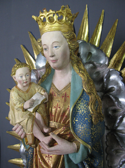 Skulptur, Madonna im Strahlenkranz, nach der Restaurierung