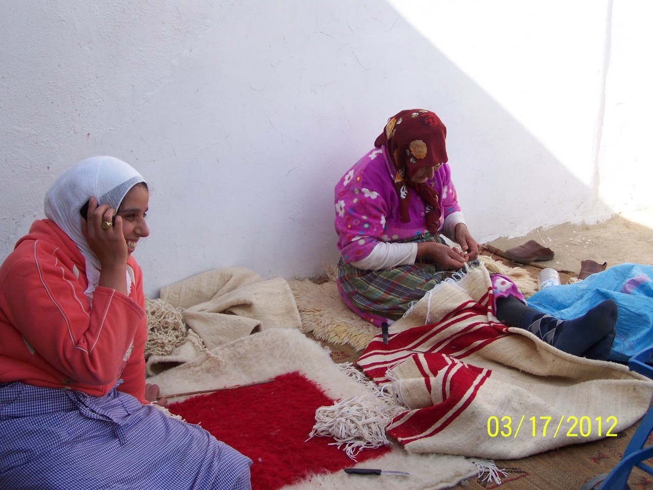 Finition de la confection des tapis et des couvertures