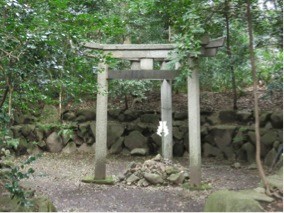 木嶋神社の三柱鳥居