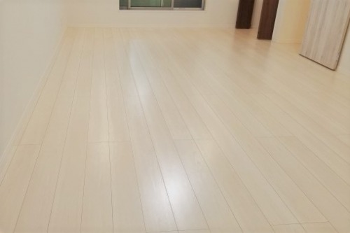 ガラスコーティング施工後の写真 イーカム様の物件 フローリングは大建工業:MYフロアです。