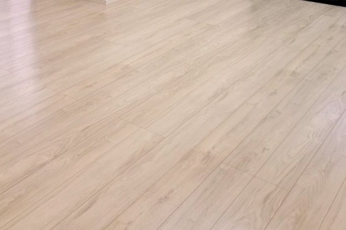 ガラス フロアコーティング 施工後の写真 アーネストワン様の物件 フローリングはオリエント:イービットフロアです。