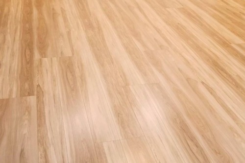 ガラス フロアコーティング 施工後の写真　ポラス様の物件　フローリングは 大建工業：MYフロアです。