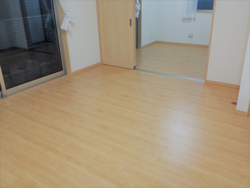 ガラス フロアコーティング 施工後の写真 飯田産業 様の物件 フローリングは 大建工業:サンロードアート です。