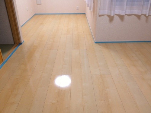 ガラス フロアコーティング 施工後の写真 フローリングは 永大産業:エコメッセージSフロア です