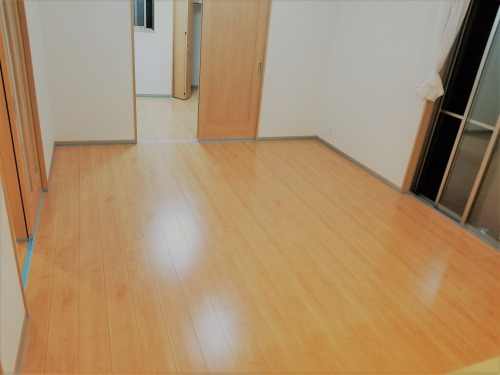ガラス フロアコーティング 施工後の写真 飯田産業 様の物件 フローリングは 大建工業:サンロードアート です。