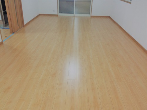 ガラス フロアコーティング 施工後の写真 飯田産業 様の物件 フローリングは大建工業:サンロードアートです。