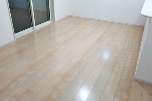 ガラス フロアコーティング 施工後の写真 一建設 様の物件 フローリングは オリエント エポルカフロア です