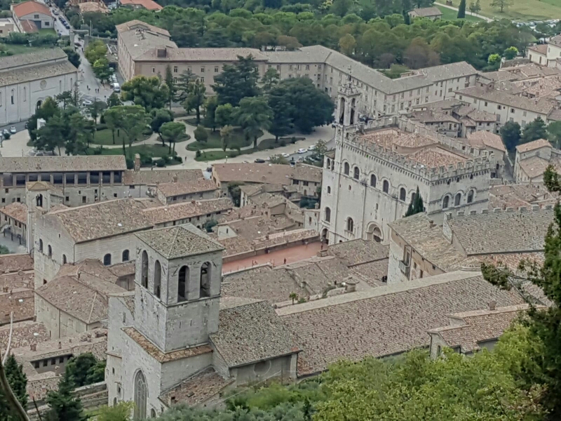 Gubbio, centro storico visto dalla strada panoramica della chiesa di San Ubaldo 