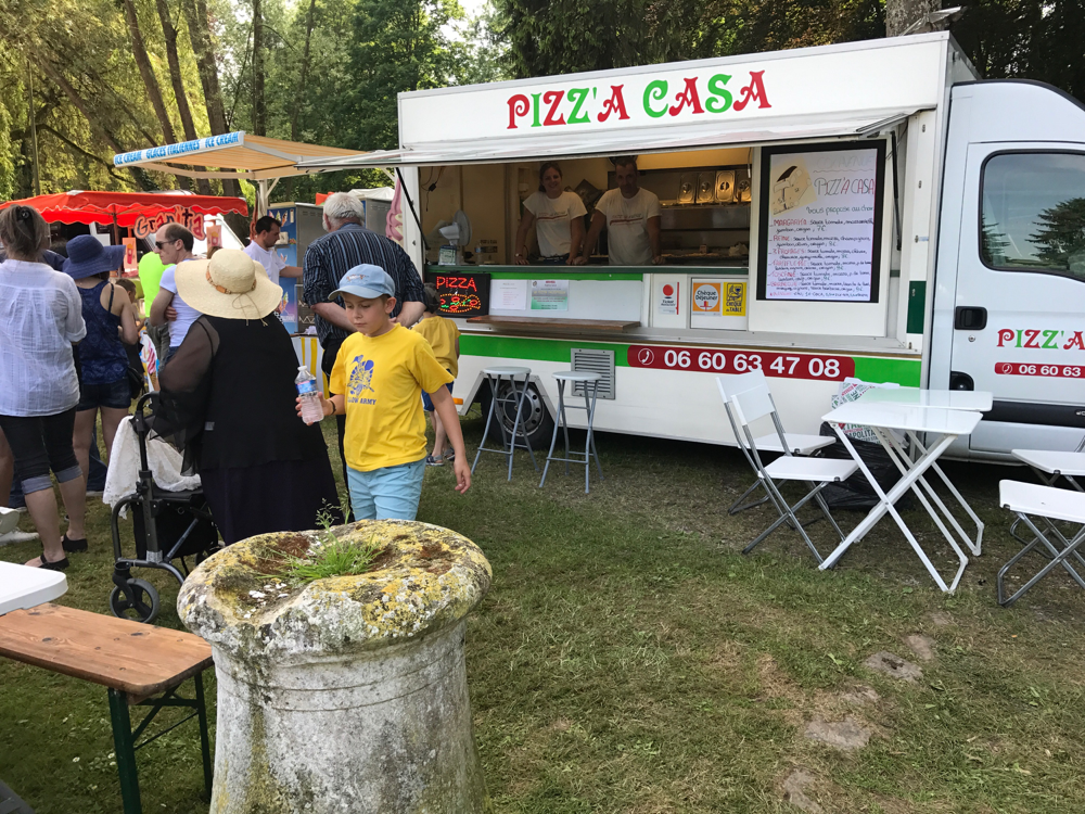 Sous un soleil écrasant Pizz'a casa était présent pour cette magnifique manifestation de cox avenue. Merci à tous les clients qui sont venus se restaurés et aux organisateurs pour leur accueil et leur sympathie. 