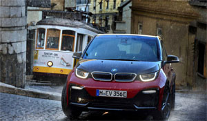 Die 50-mal schnellere Regelung des Elektro-Autos sorgt für mehr Traktion und Fahrstabilität beim widrigen Straßenverhältnissen und bei der Bremsenergierückgewinnung