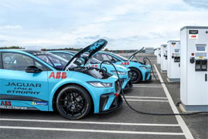 Die Jaguar I-PACE eTROPHY ist die weltweit erste rein elektrische Rennserie für Produktionsfahrzeuge.
