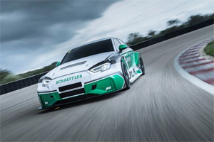 Den "Schaeffler 4ePerformance" treiben gleich vier Formel-E-Antriebe mit jeweils 220 kW an