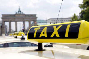 Das Land Berlin unterstützt die Umstellung auf Benzin-Hybridtaxis