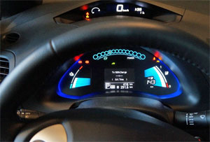 Display eines Elektroautos. Es gehe darum, in Deutschland und Europa vorhandenes Know-how in der Batterieproduktion wertbringend einzusetzen, betont der VDMA.