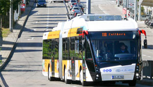 „Baden-Württembergs Bus-Unternehmen sollen besonders schnell unter Strom kommen. Das erreichen wir durch eine clevere Kombination von Bundes- und Landesförderung“, so Verkehrsminister Winfried Hermann.