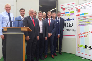 Die Projektverantwortlichen nahmen den Batteriespeicher in Betrieb