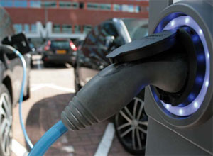 Das Sofortprogramm Elektromobilität unterstützt Privatpersonen und Unternehmen bei der Anschaffung von Ladeinfrastruktur für Elektro-Fahrzeuge