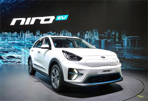 Der Kia Niro EV kann laut Hersteller mit einer Batterieladung über 450 Kilometer weit fahren. Quelle: "obs/Kia Motors Deutschland GmbH"