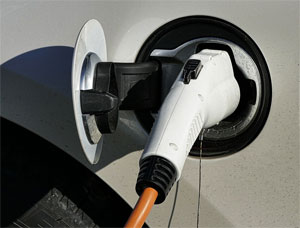34 Prozent der Bundesbürger, glauben aktuell, dass Elektromobilität die Ansprüche der Verbraucher an ein Auto erfüllt