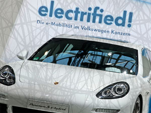 Die auto motor und sport i-Mobiliy informieren auch über die neue Elektroauto-Förderung